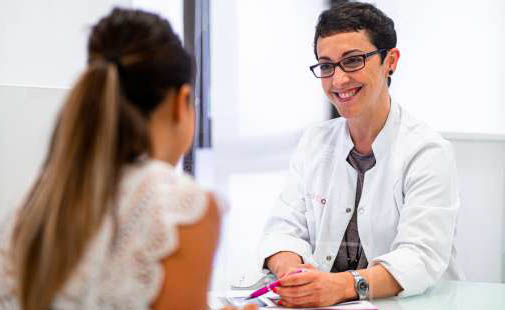Immagine medico che parla con paziente