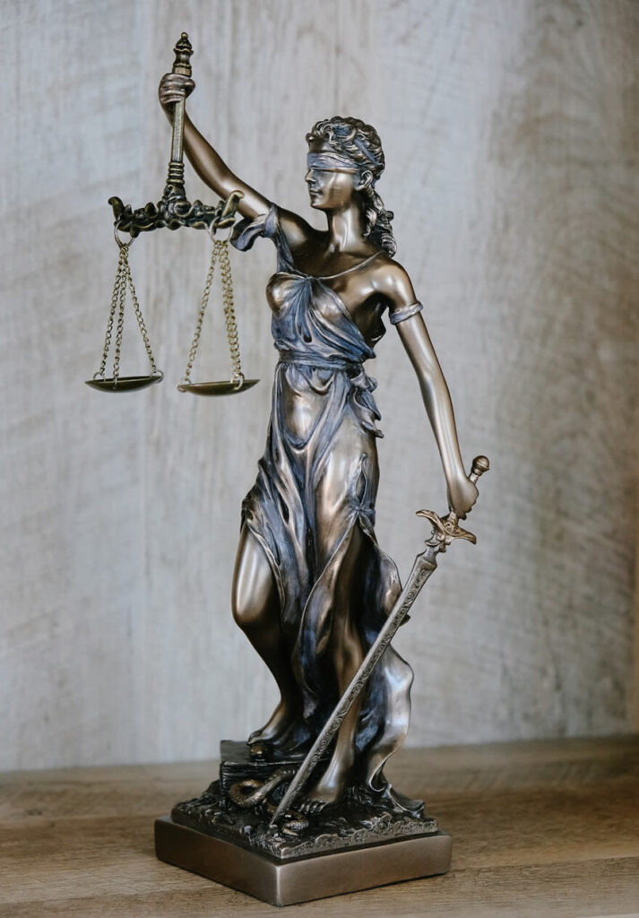 Statua giustizia bendata