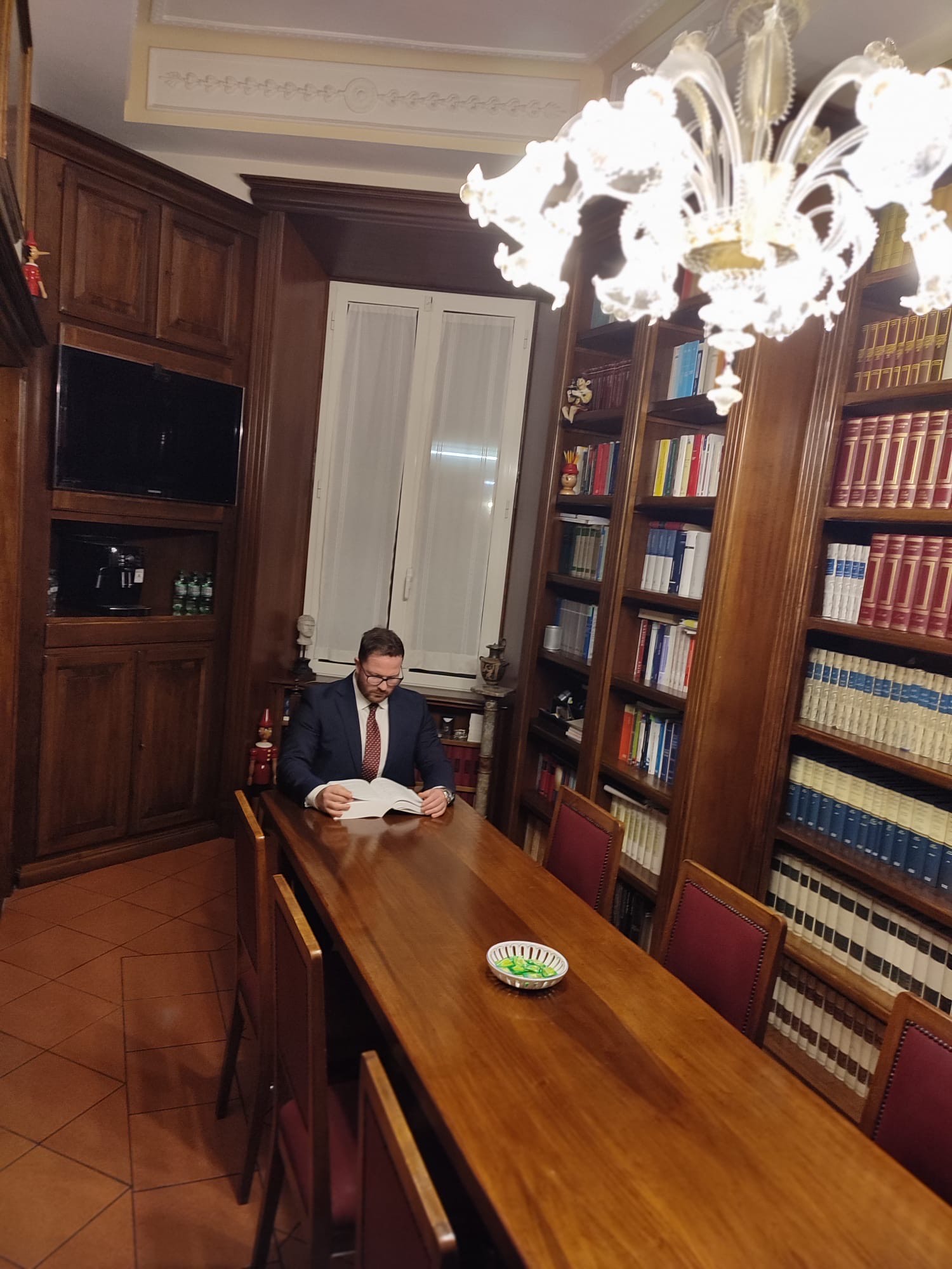 avv Angeletti seduto