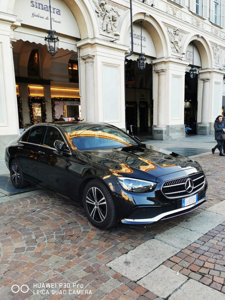 Black & White Milan Limo