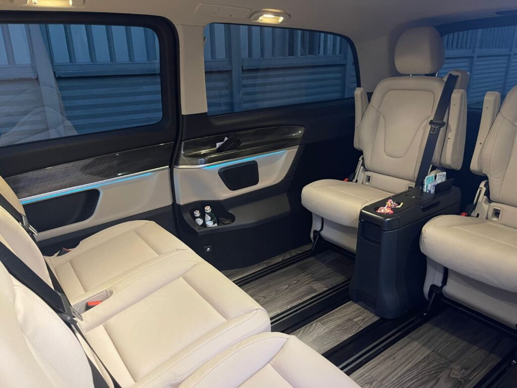 Black & White Milan Limo
